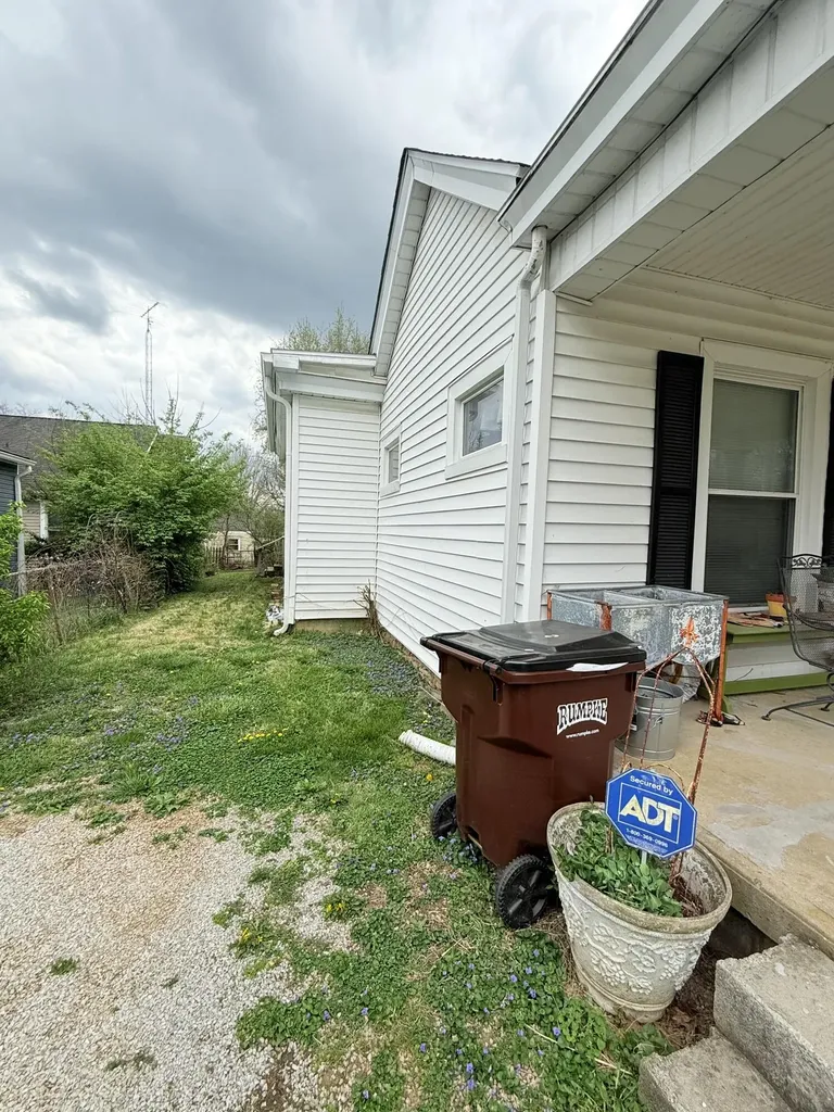 143 E 8th Street Paris KY 40361