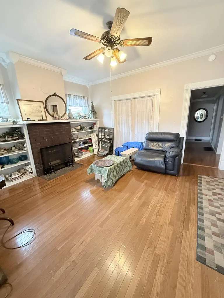 143 E 8th Street Paris KY 40361