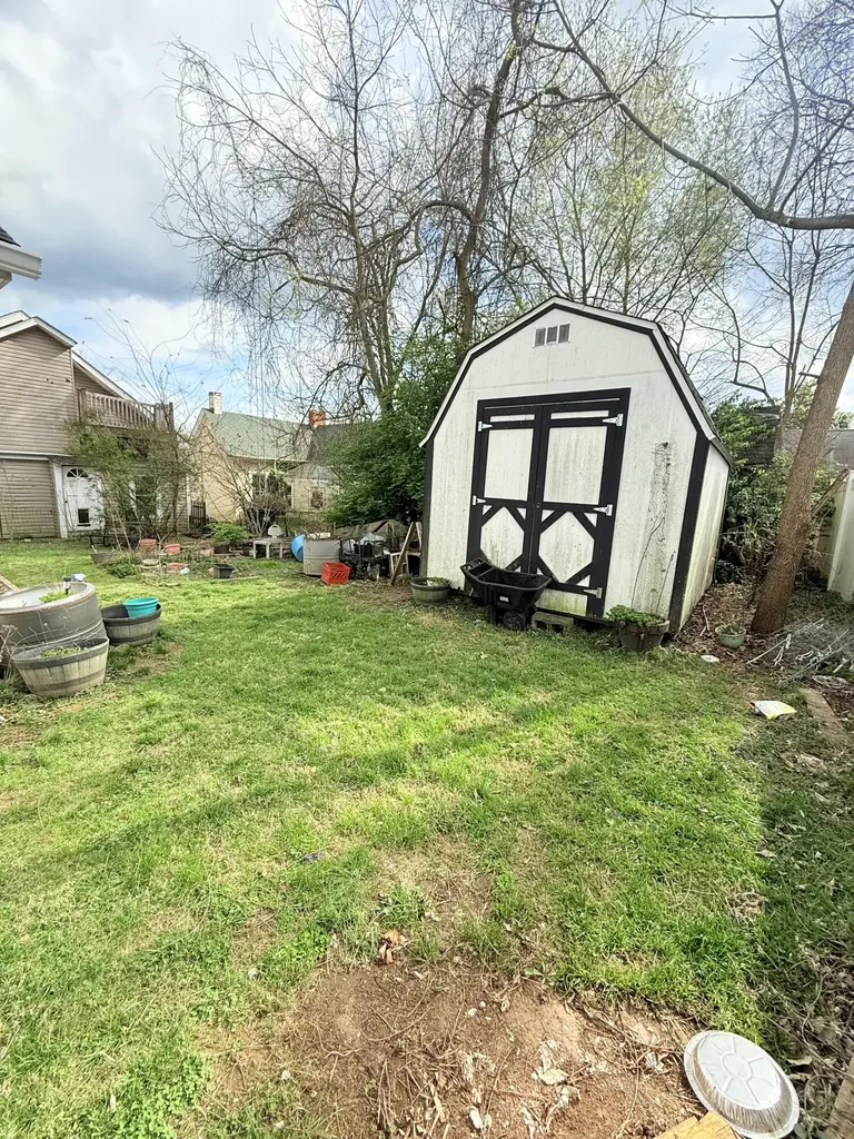 143 E 8th Street Paris KY 40361