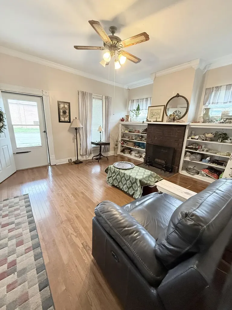 143 E 8th Street Paris KY 40361