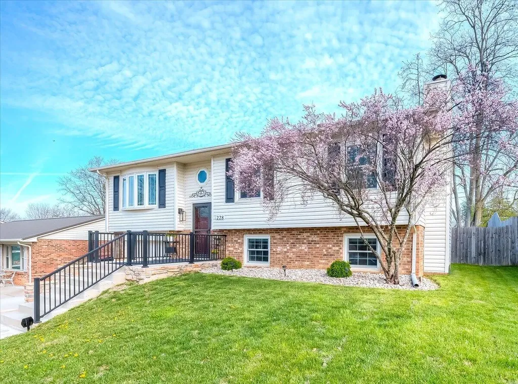 228 Holiday Road Winchester KY 40391