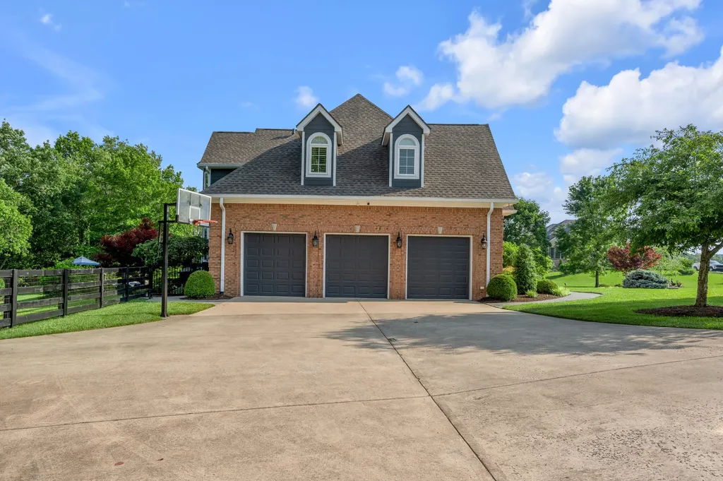 315 Whispering Brook Drive Nicholasville KY 40356