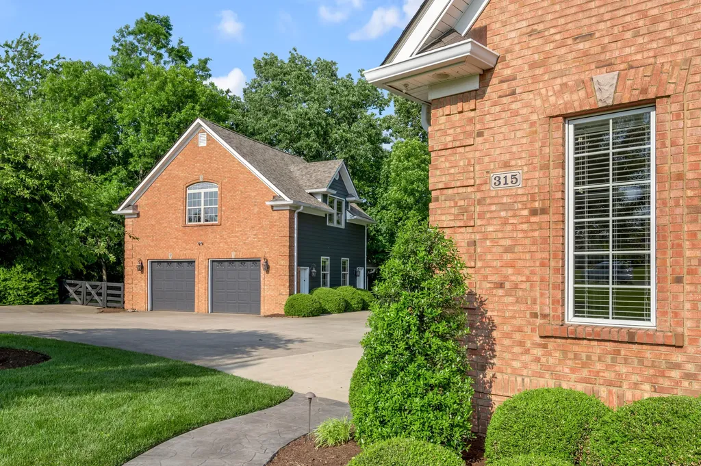 315 Whispering Brook Drive Nicholasville KY 40356