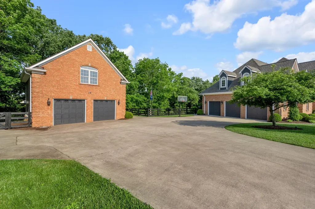 315 Whispering Brook Drive Nicholasville KY 40356