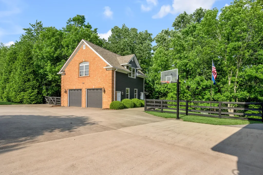 315 Whispering Brook Drive Nicholasville KY 40356
