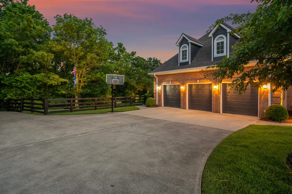 315 Whispering Brook Drive Nicholasville KY 40356