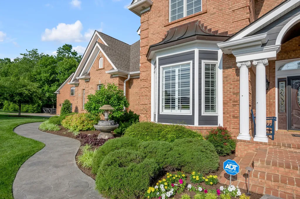 315 Whispering Brook Drive Nicholasville KY 40356