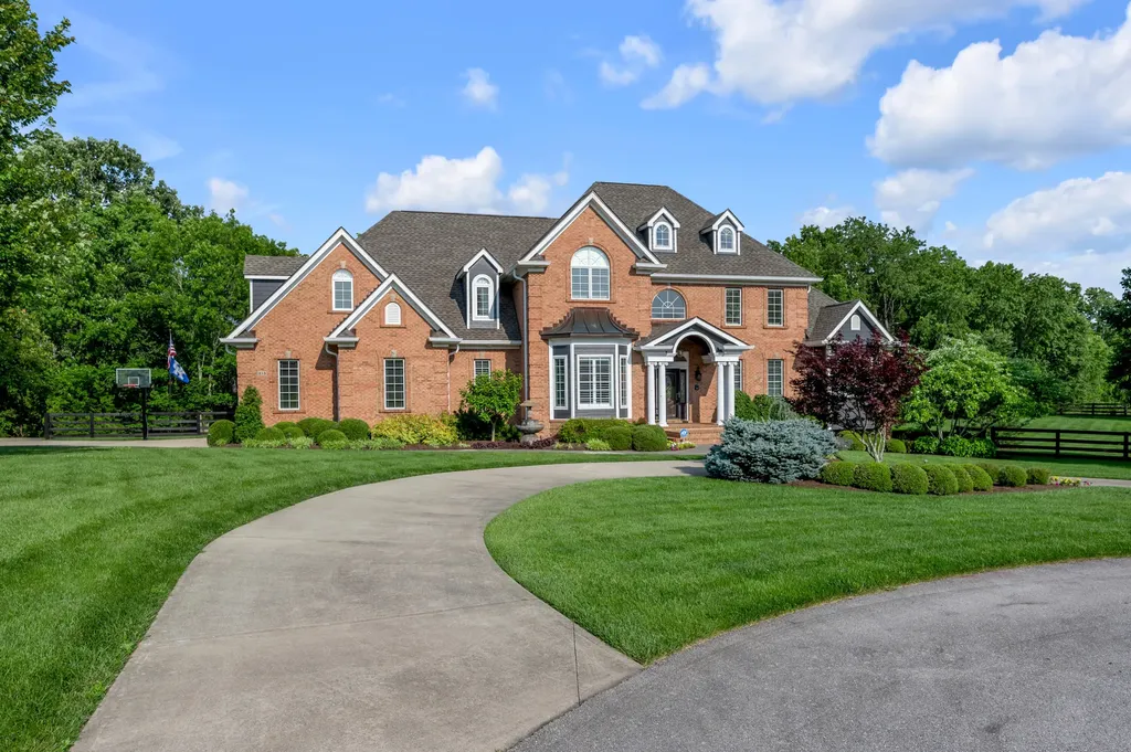 315 Whispering Brook Drive Nicholasville KY 40356
