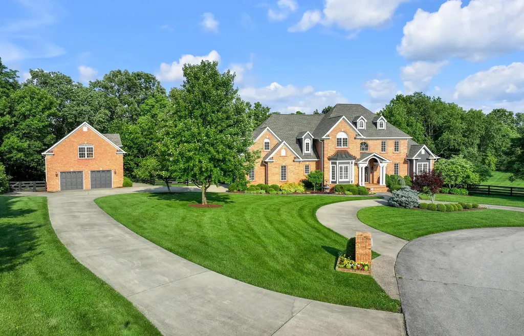 315 Whispering Brook Drive Nicholasville KY 40356