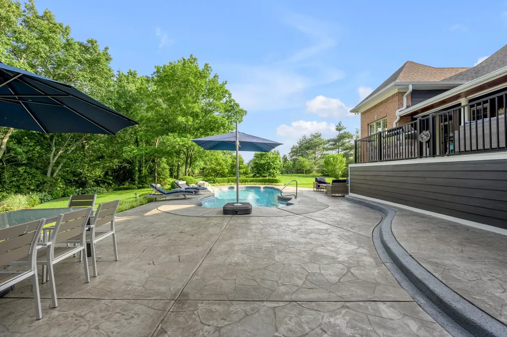 315 Whispering Brook Drive Nicholasville KY 40356