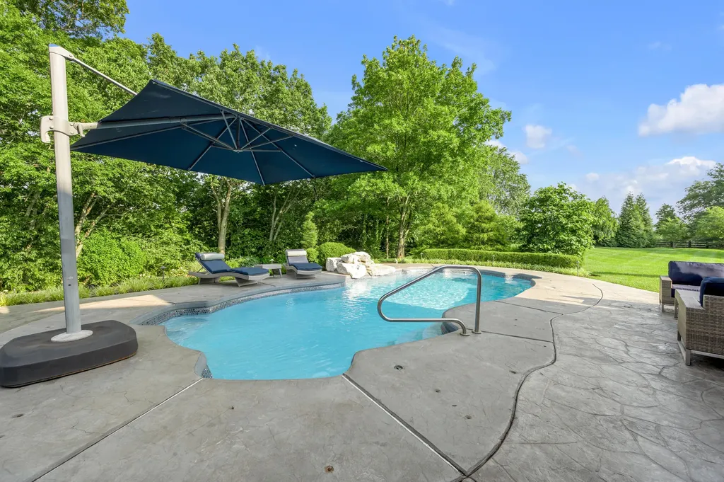 315 Whispering Brook Drive Nicholasville KY 40356