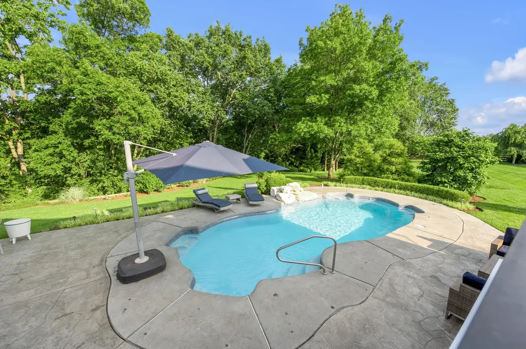 315 Whispering Brook Drive Nicholasville KY 40356