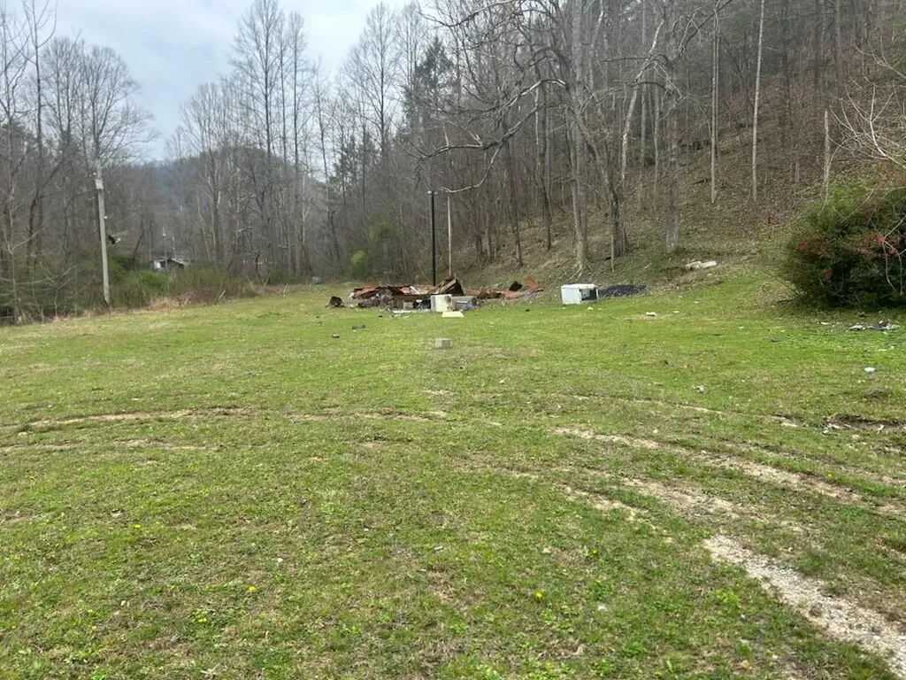 225 White Oak Lane Warbranch KY 40874