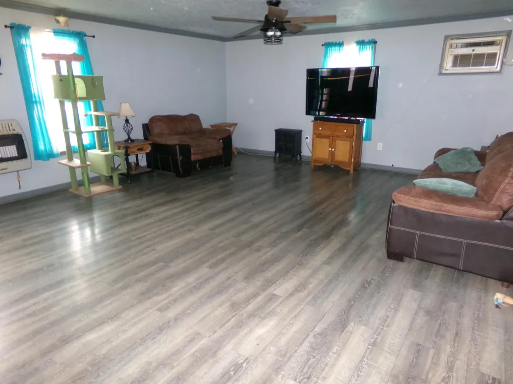 9478 Spencer Pike Mt Sterling KY 40353