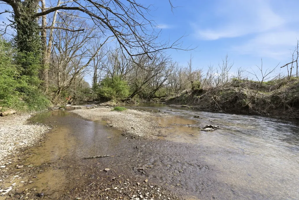415 L E Junction Road Winchester KY 40391