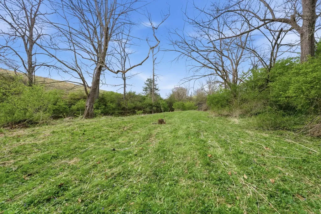 415 L E Junction Road Winchester KY 40391