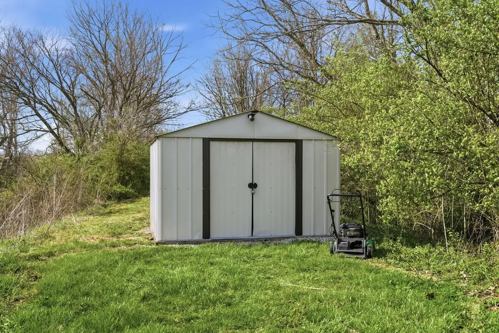 415 L E Junction Road Winchester KY 40391