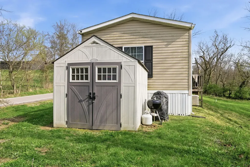 415 L E Junction Road Winchester KY 40391
