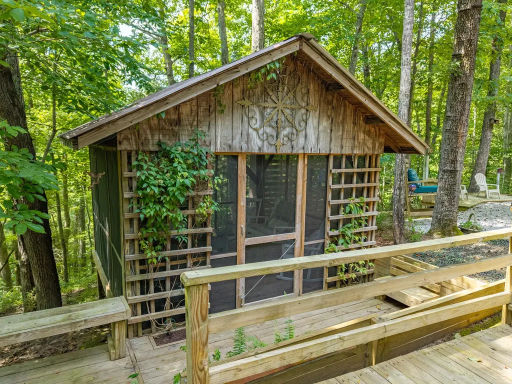 1560 Bell Phipps Road Monticello KY 42633