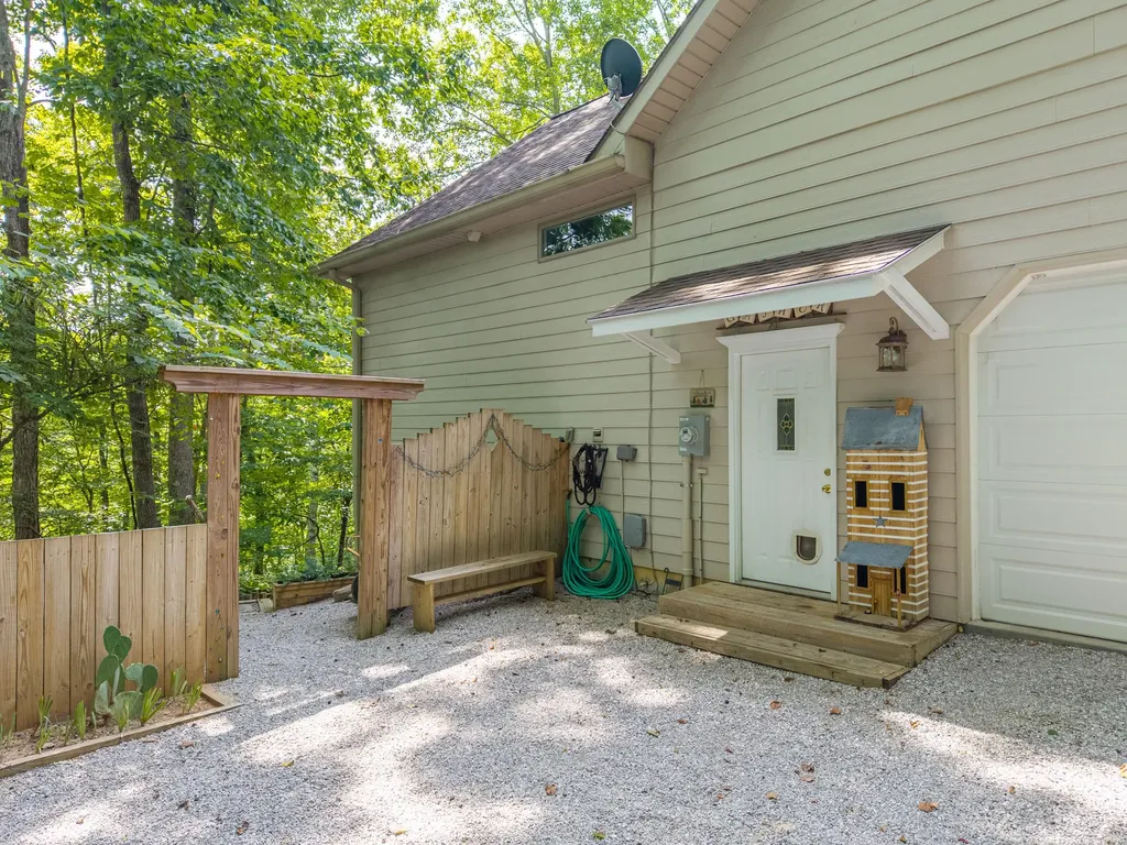 1560 Bell Phipps Road Monticello KY 42633