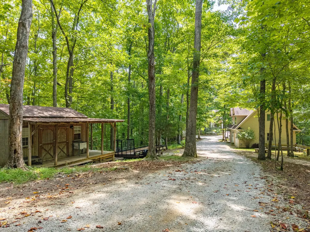 1560 Bell Phipps Road Monticello KY 42633