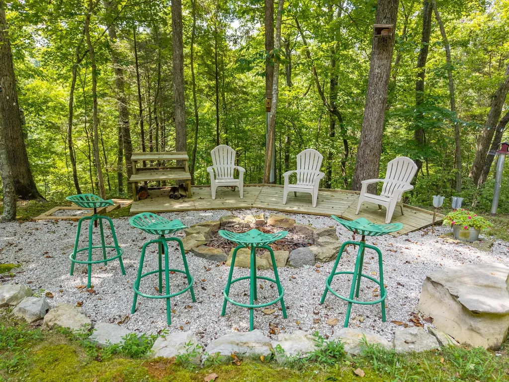 1560 Bell Phipps Road Monticello KY 42633