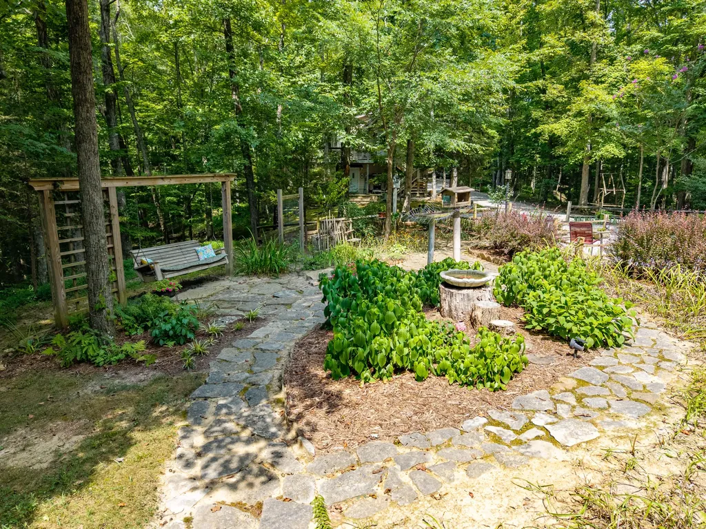 1560 Bell Phipps Road Monticello KY 42633