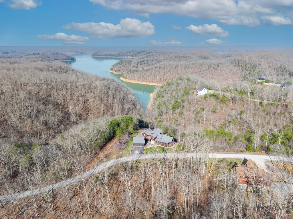 1166 Sandstone Point Trail Monticello KY 42633