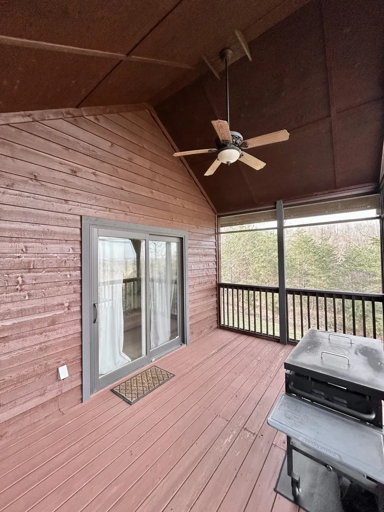 1166 Sandstone Point Trail Monticello KY 42633