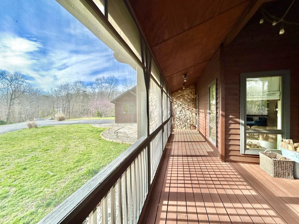 1166 Sandstone Point Trail Monticello KY 42633