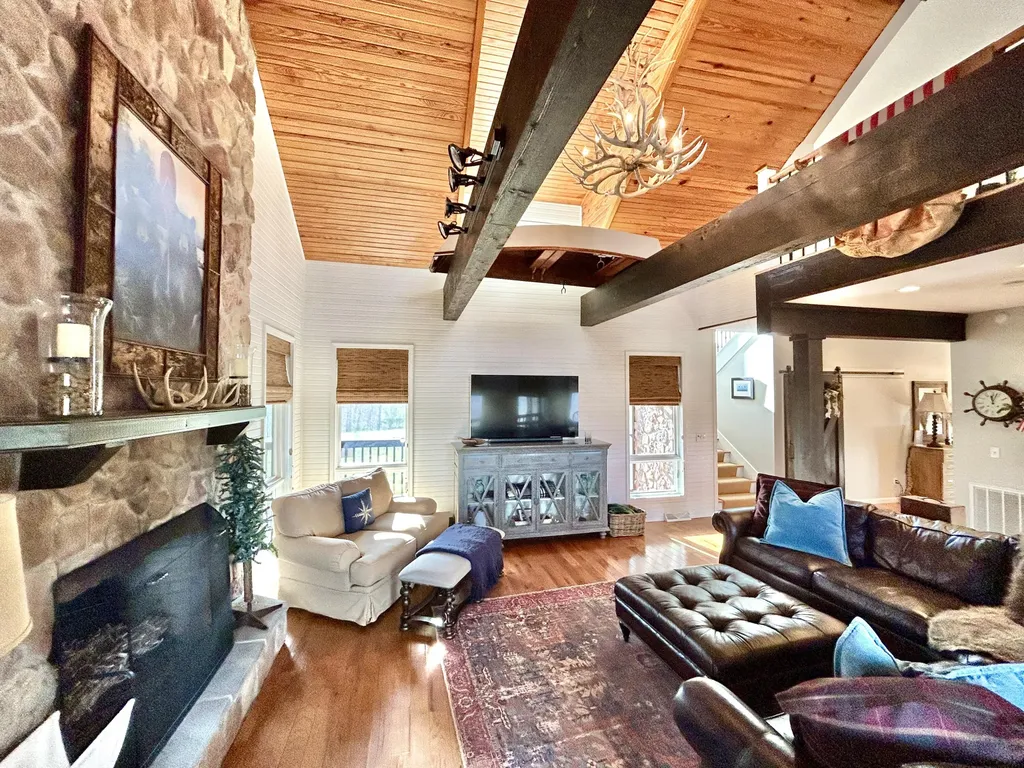 1166 Sandstone Point Trail Monticello KY 42633