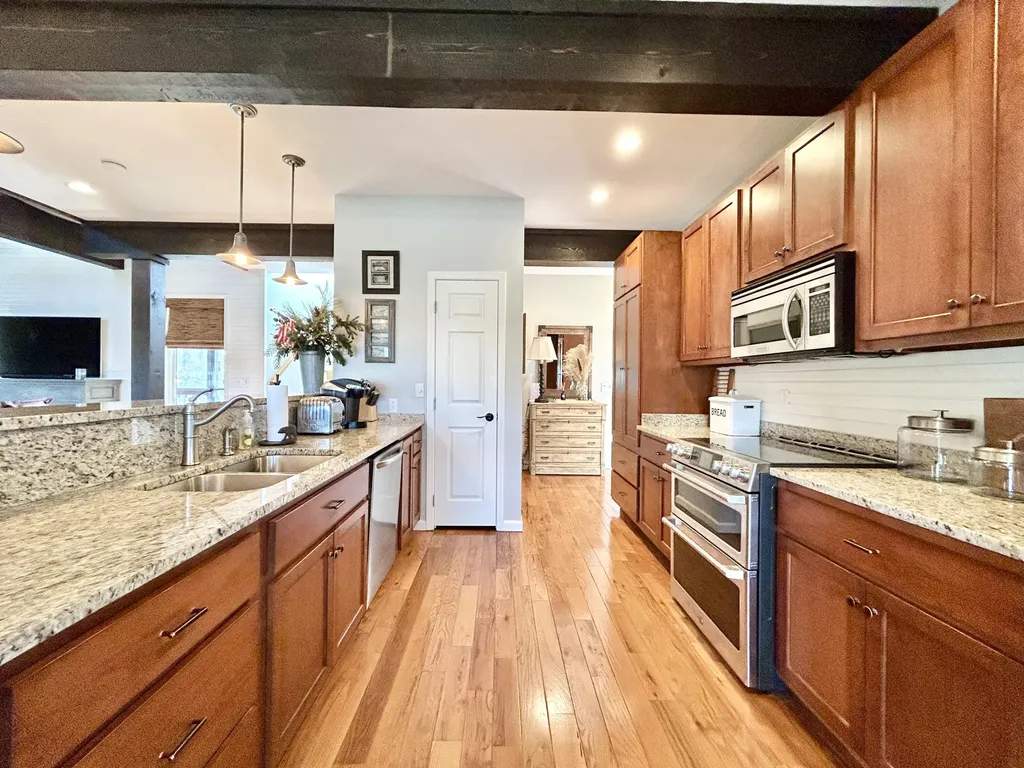 1166 Sandstone Point Trail Monticello KY 42633