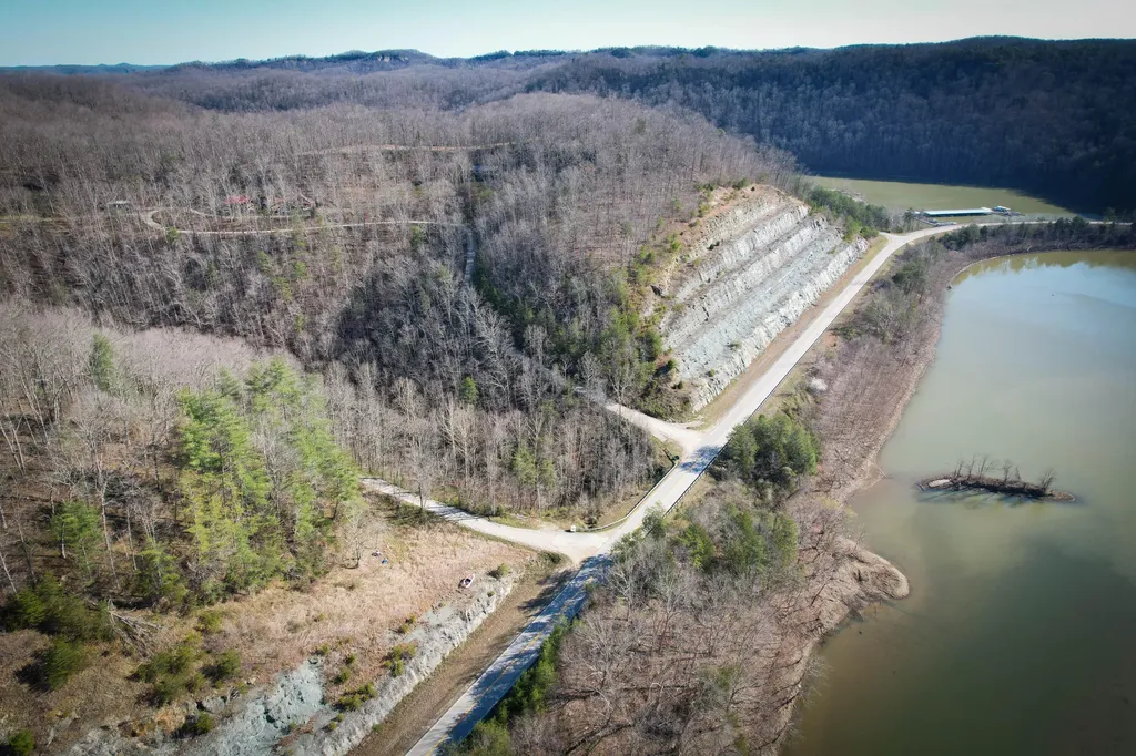 1 Running Ridge Road Wellington KY 40387
