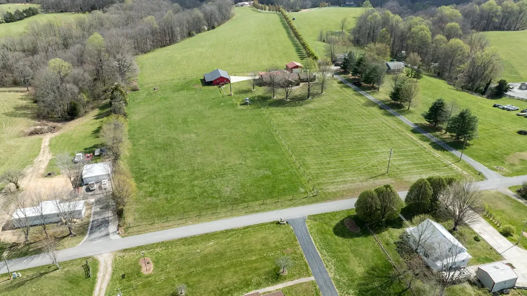 77 Deerfield Lane Dunnville KY 42528