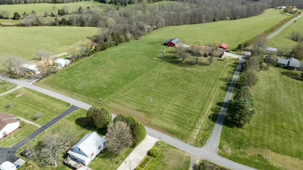 77 Deerfield Lane Dunnville KY 42528