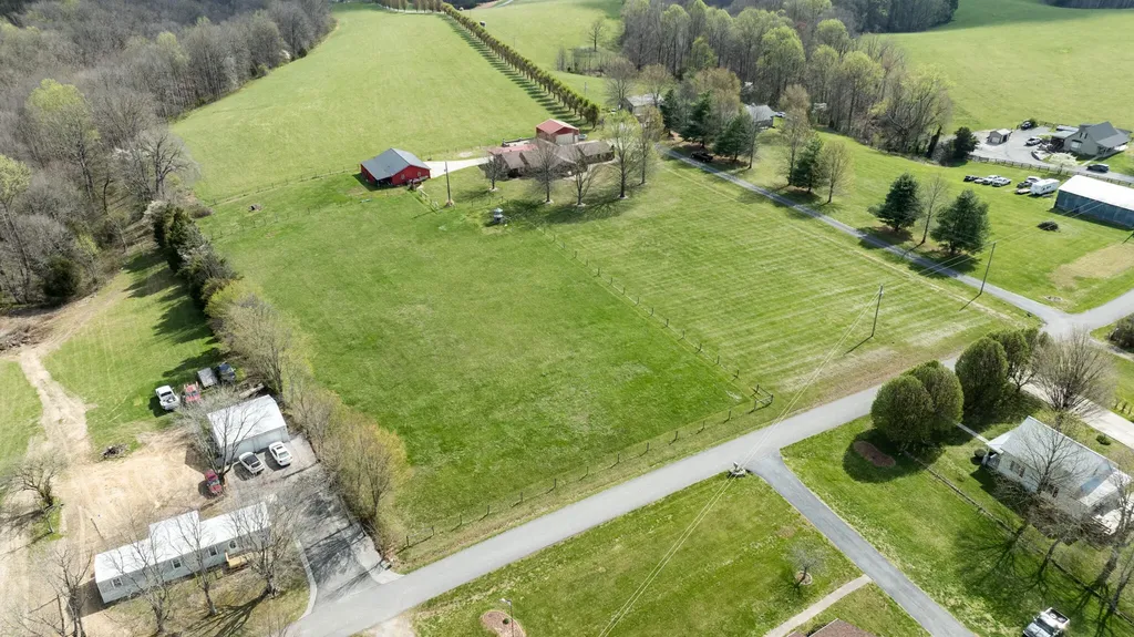 77 Deerfield Lane Dunnville KY 42528