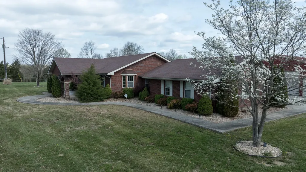 77 Deerfield Lane Dunnville KY 42528