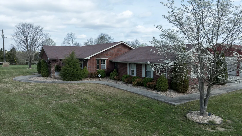77 Deerfield Lane Dunnville KY 42528