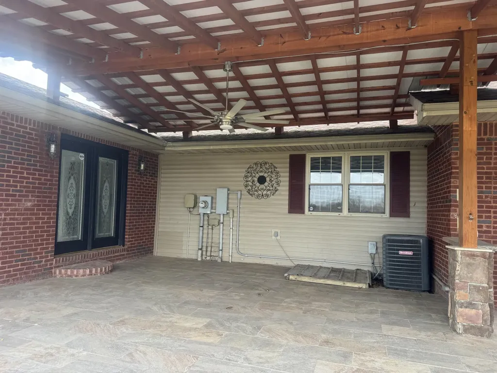 77 Deerfield Lane Dunnville KY 42528