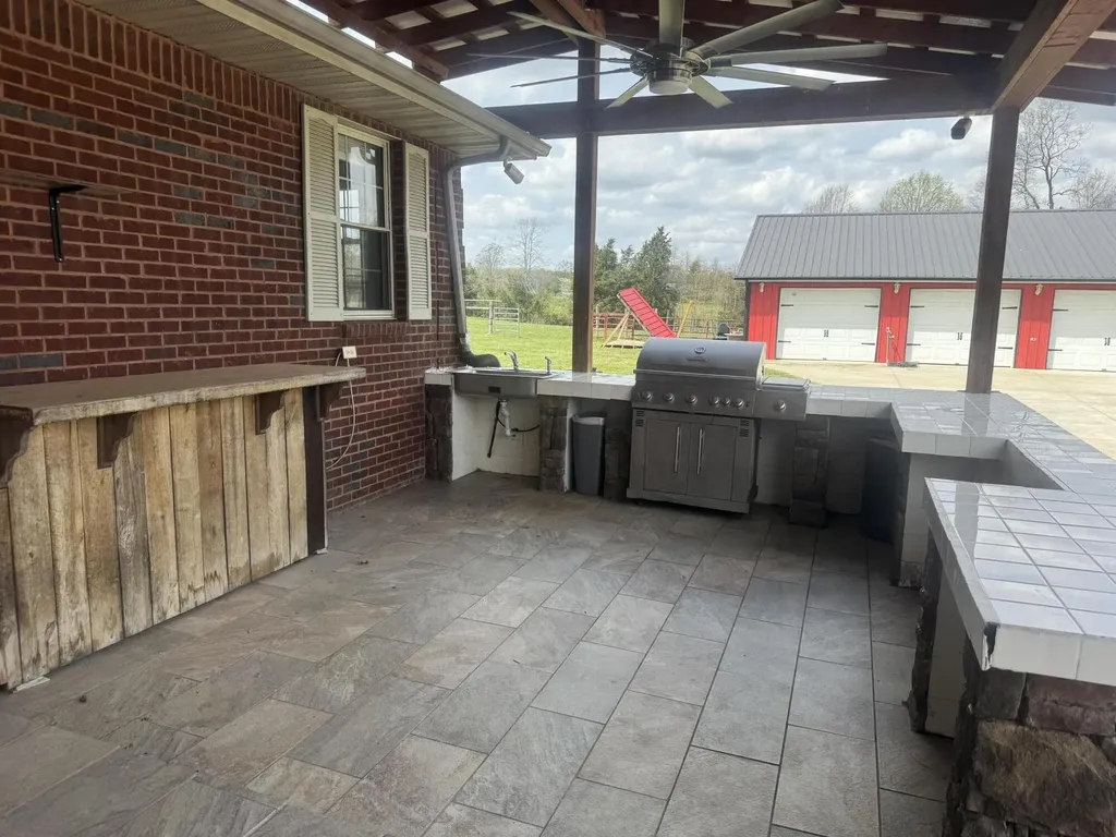 77 Deerfield Lane Dunnville KY 42528