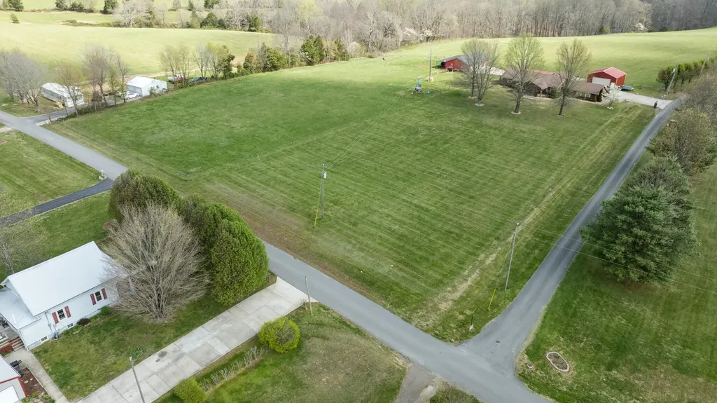 77 Deerfield Lane Dunnville KY 42528