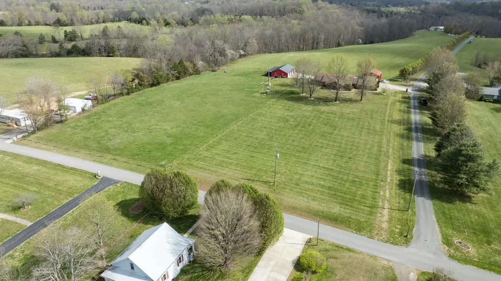 77 Deerfield Lane Dunnville KY 42528