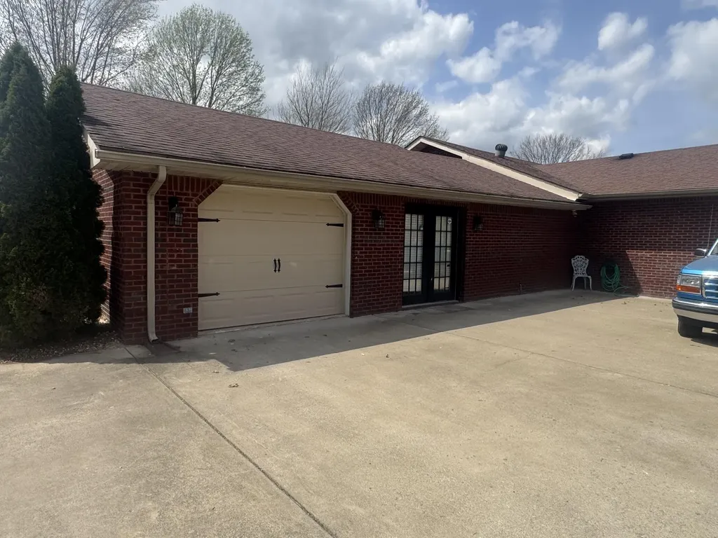 77 Deerfield Lane Dunnville KY 42528