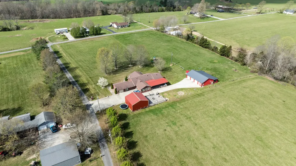 77 Deerfield Lane Dunnville KY 42528
