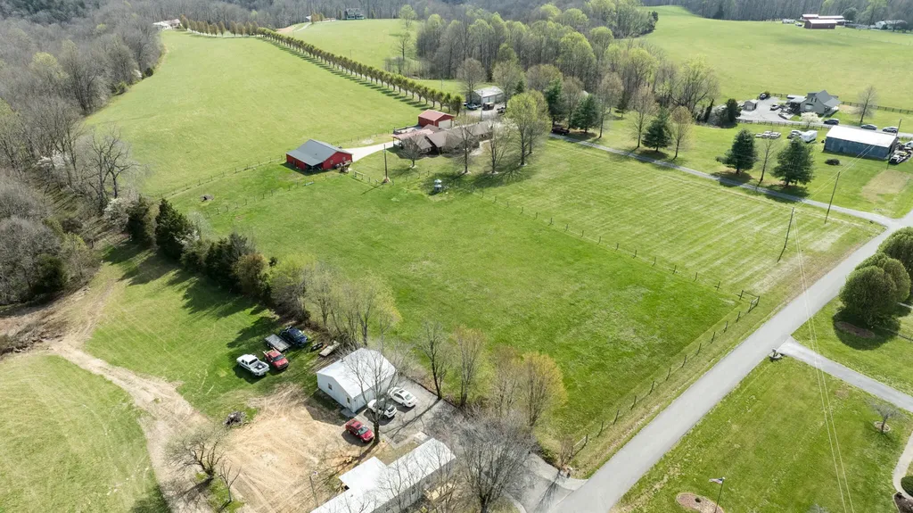 77 Deerfield Lane Dunnville KY 42528