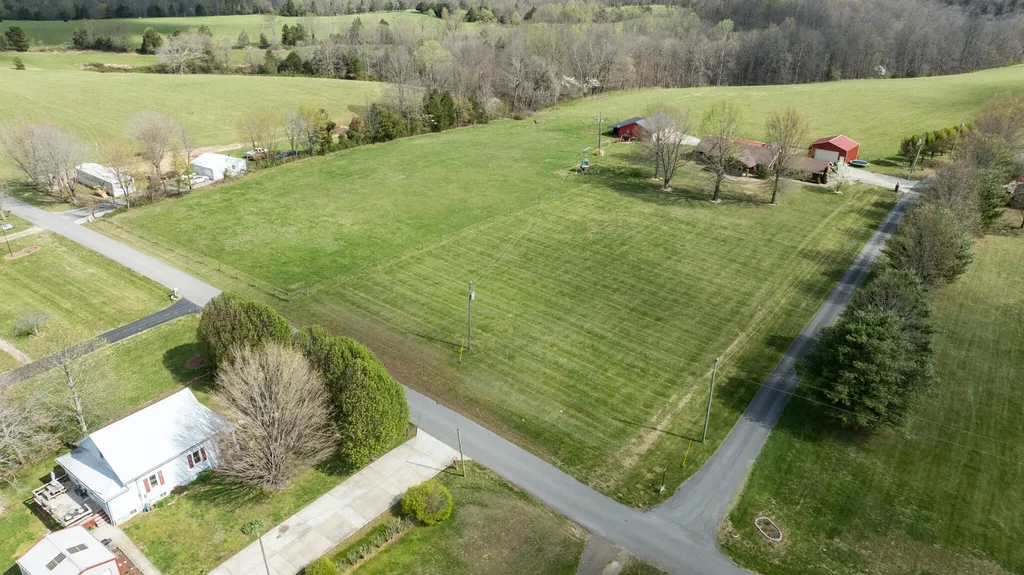 77 Deerfield Lane Dunnville KY 42528