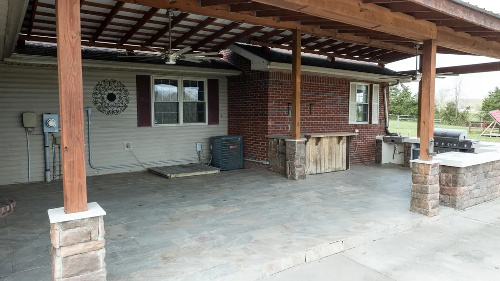 77 Deerfield Lane Dunnville KY 42528