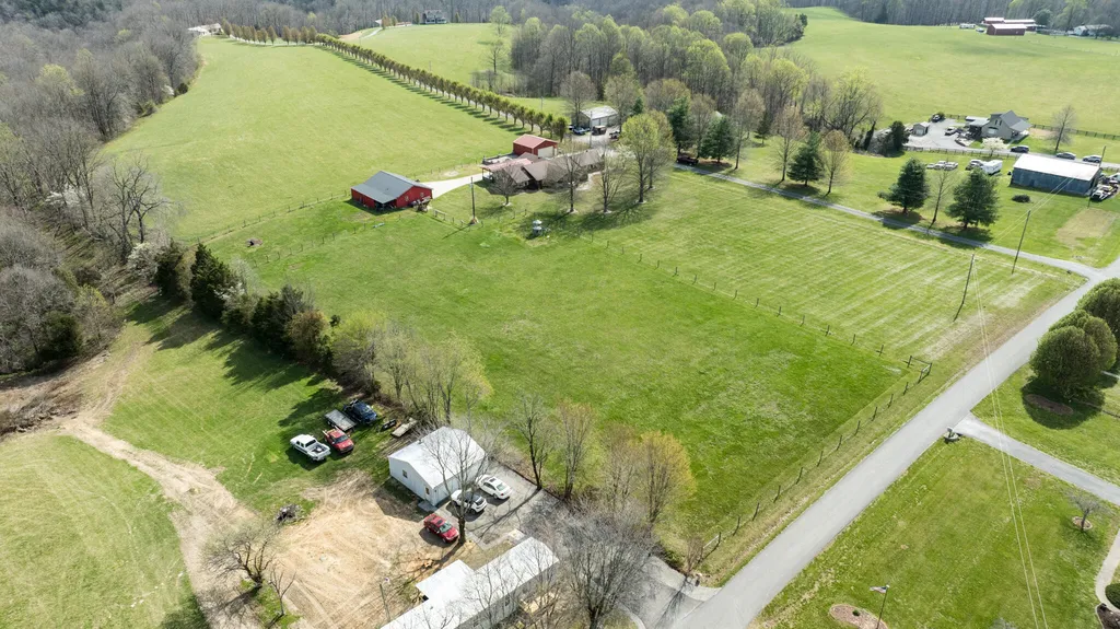 77 Deerfield Lane Dunnville KY 42528