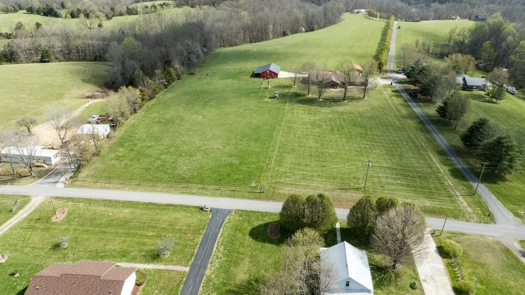 77 Deerfield Lane Dunnville KY 42528