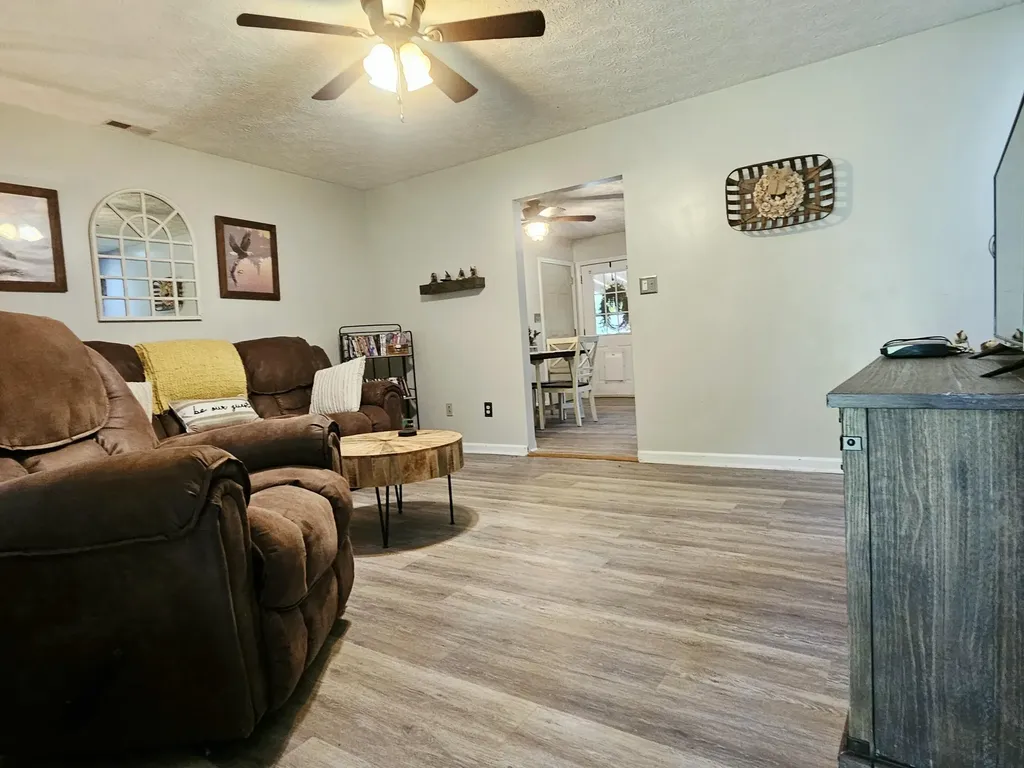 11 Pretty Ridge Road Wellington KY 40387